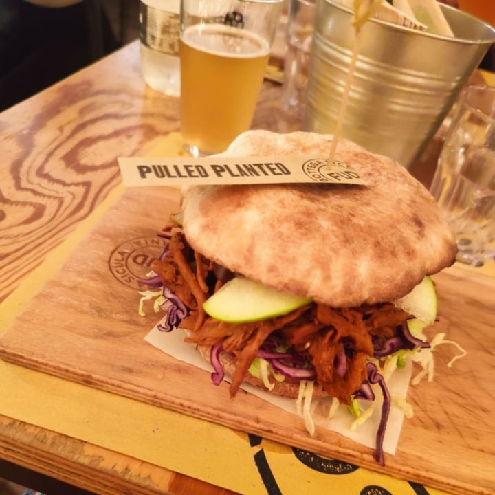 photo of Fud Bottega sicula vegan Burger shared by @andremeic on  06 Jun 2022 - review