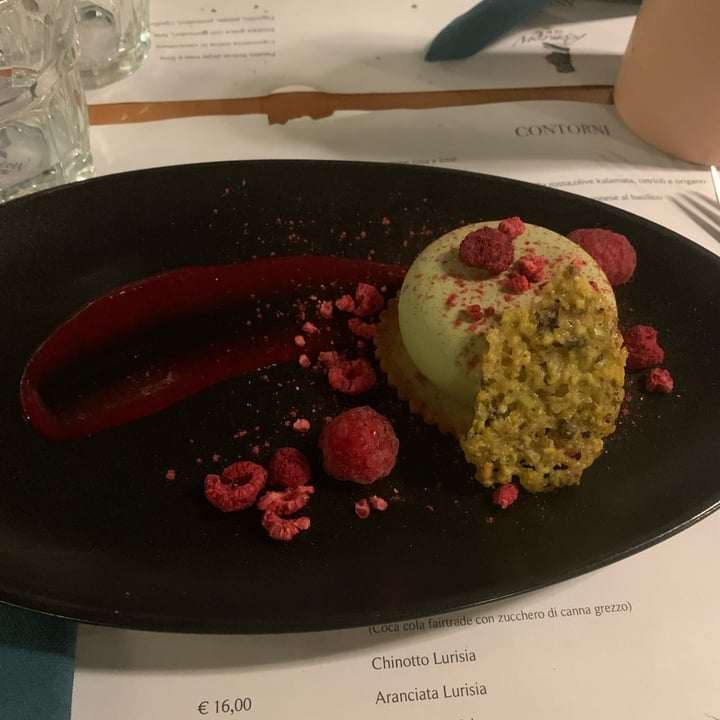 photo of Romeow Cat Bistrot Semifreddo al tea matcha con cuore fondente di lamponi, sablè alla mandorla e tuile di pistacchi shared by @giuulia on  10 Jun 2022 - review