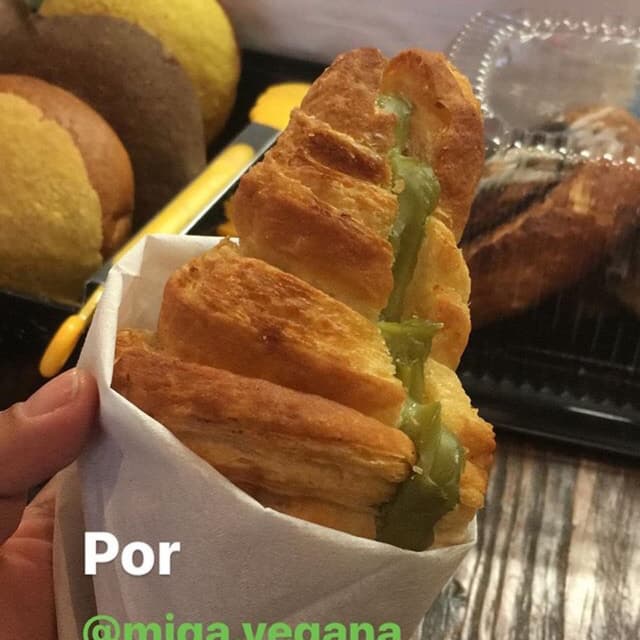 Photo of the dish “Croissant relleno de matcha”