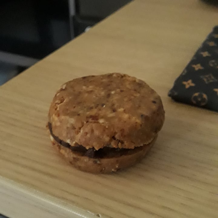 photo of Nutri Raw Alfajor de mani y coco relleno con chocolate shared by @ramiro090 on  10 Apr 2022 - review