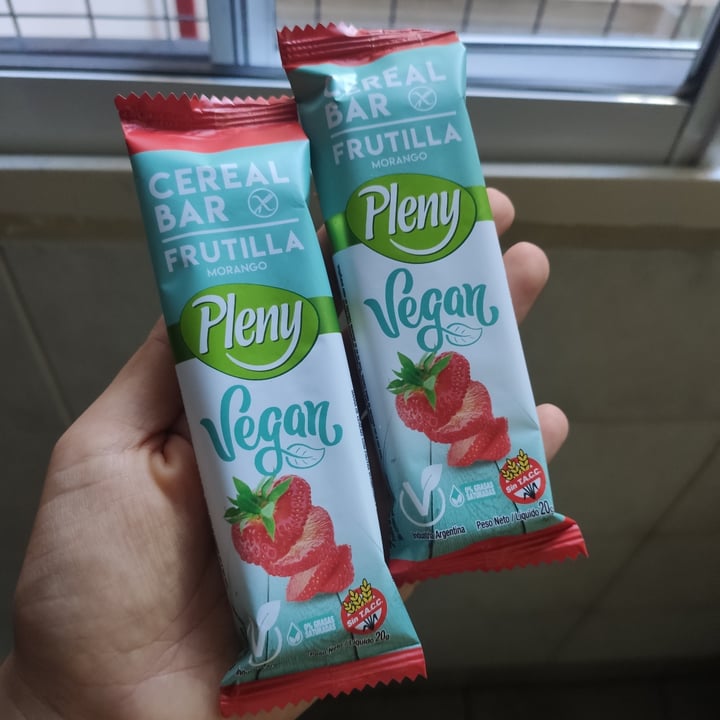 review photo of Pleny Barra de cereales con frutilla shared by @sermochilera on 06 Apr 2021 - review
