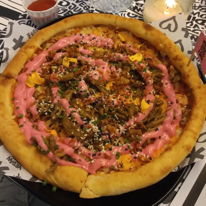photo of Vegan Junk Food Bar pizza shared by @eleonor on  21 May 2022 - review