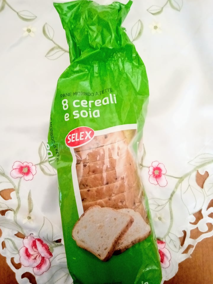 photo of Selex Pane 8 cereali e soia shared by @laninfa87 on  06 May 2021 - review