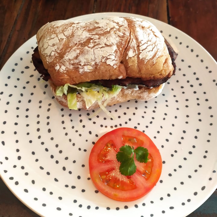 photo of WTF Plant? BLT sandwich shared by @deidrejohnson on  14 Oct 2022 - review