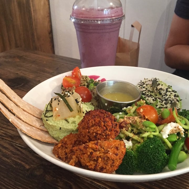 review photo of The Good Life Eatery Goodness bowl shared by @pl on 08 Jul 2020 - review