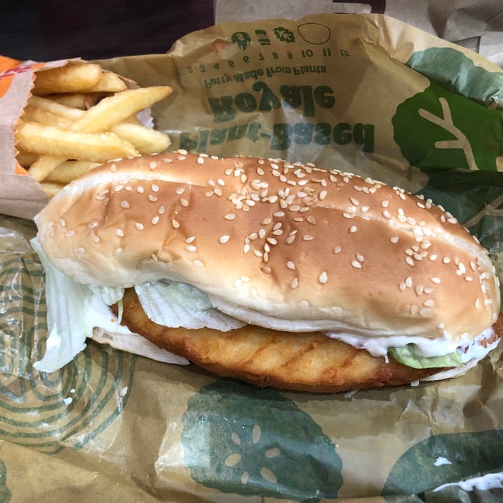 photo of Burger King Canal Walk Vegan Royale shared by @zsuz on  13 Sep 2021 - review