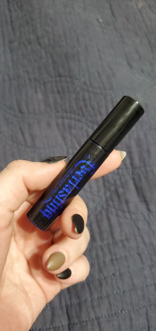 photo of KVD Beauty Everlasting Glimmer Veil - Reverb shared by @marea707 on  06 Jan 2020 - review