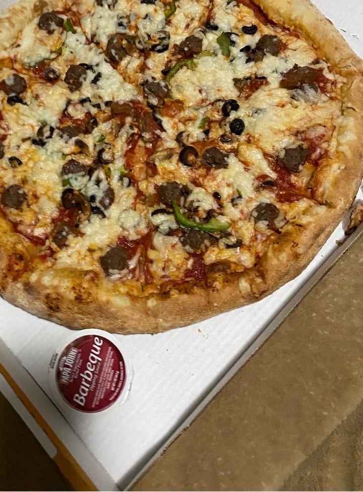 photo of Papa John's The Vegan Royal shared by @esperanzareyes on  13 May 2020 - review