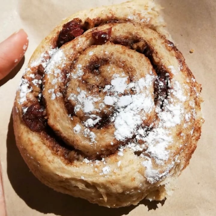 review photo of Tab’s Bakery Rol De Canela shared by @picxsso on 27 May 2021 - review