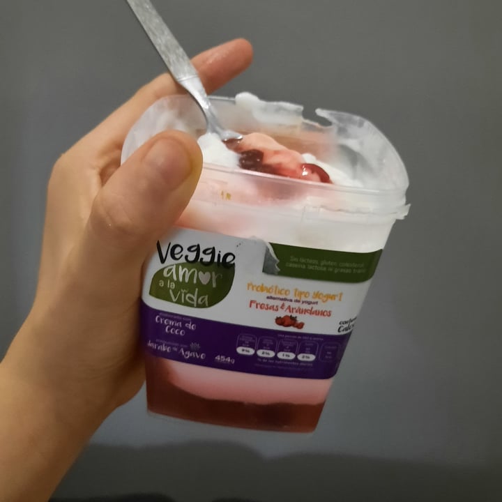 review photo of Veggie Amor a la Vida Probiótico tipo Yogurt Fresas Y Arándanos shared by @greasy-vegan on 18 Oct 2020 - review