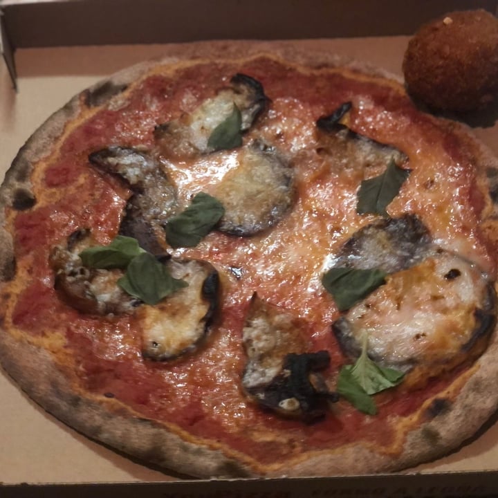 photo of You Pizza forno a legna Pizza "Parmigiana" Vegana shared by @nicole- on  05 Aug 2021 - review