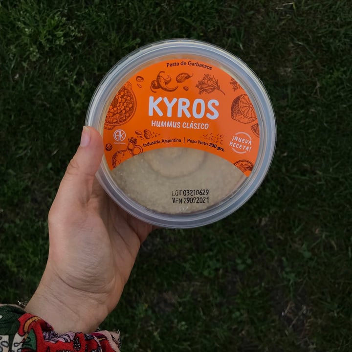 photo of Kyros Hummus clásico shared by @guipreismann on  21 Sep 2021 - review