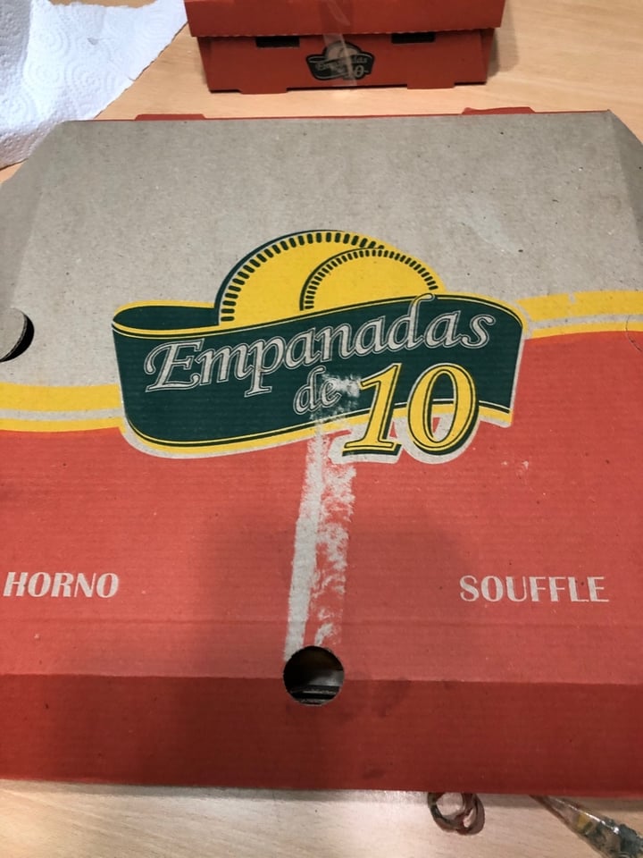 photo of Empanadas de 10 Pizza de Muzzarella a la piedra shared by @juliaarena on  07 Mar 2020 - review