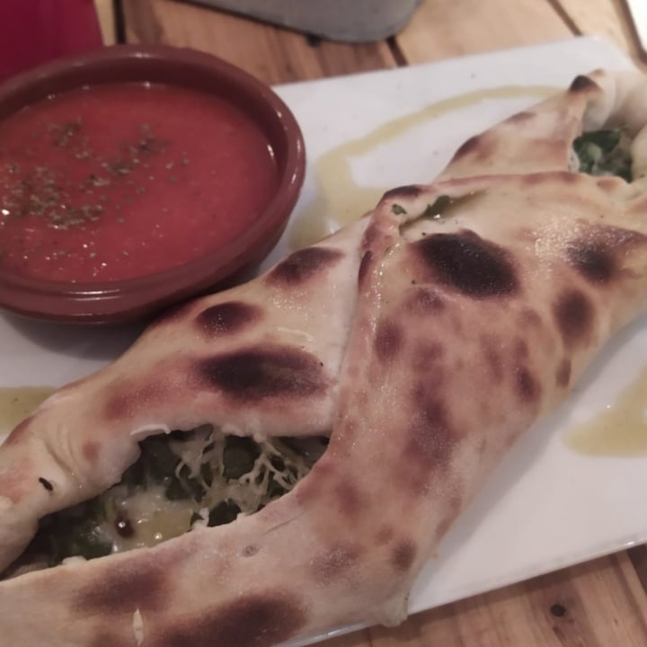 photo of Masa madre vegan food Calzone de nata, queso y espinacas shared by @severetc on  22 Oct 2020 - review
