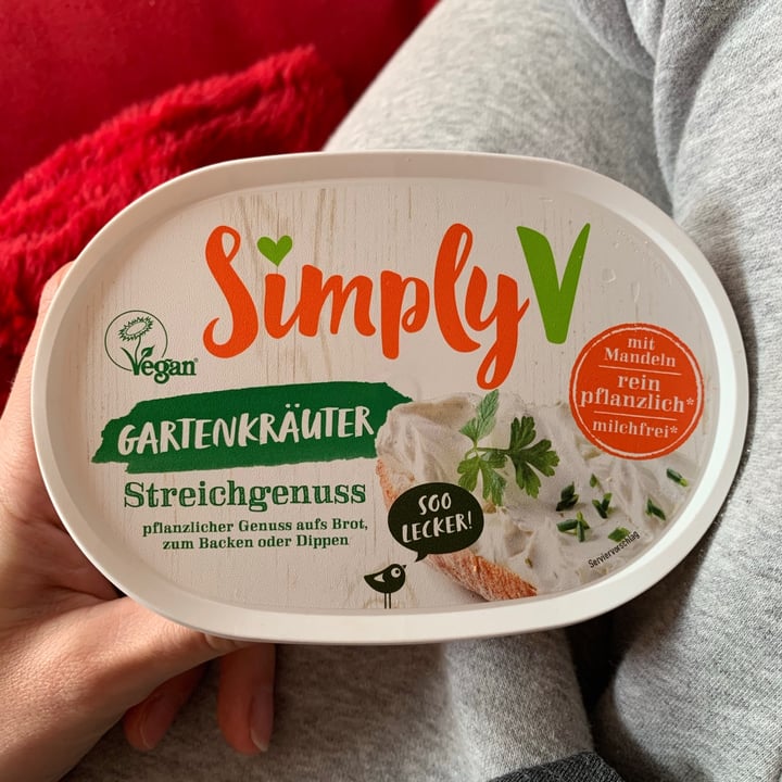 review photo of Simply V Cremiger Kräuter Streichgenuss shared by @veganskanelbullar on 29 Apr 2020 - review