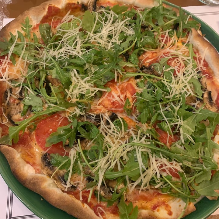 photo of Francesinhas Al Forno da Baixa Pizza de rúcula y champiñones shared by @sabrinamarangoni on  06 Jun 2022 - review