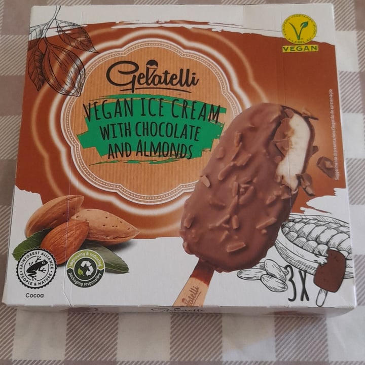 photo of Gelatelli Vegan Ice Cream with Chocolate and Almonds shared by @elenature87 on  12 Jul 2021 - review