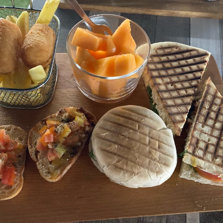 review photo of Terrazza Rossini Sea Food&drink tagliere vegano shared by @leandradg on 06 Sep 2022 - review
