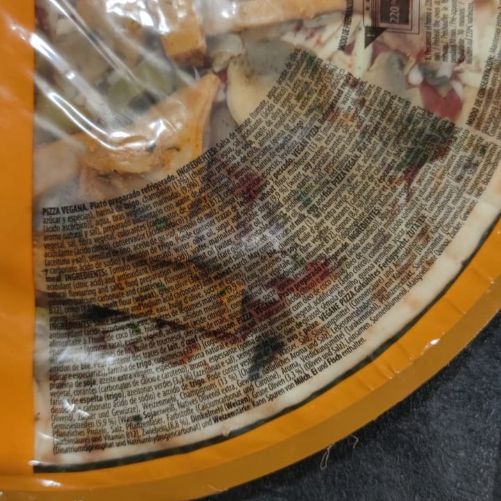 review photo of Revolu Green Pizza Vegana shared by @mickshunter on 14 Sep 2022 - review