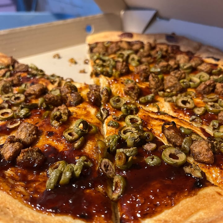 photo of Pizza Hut Large Beyond meat, green olive &bbq sauce Pizza (no Cheese) shared by @fsshealth on  02 Mar 2022 - review