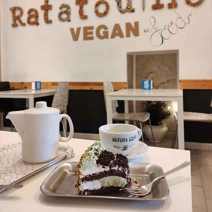 photo of Ratatouille Vegan Food Torta pistacchio e cioccolato shared by @imstiv on  12 Dec 2021 - review