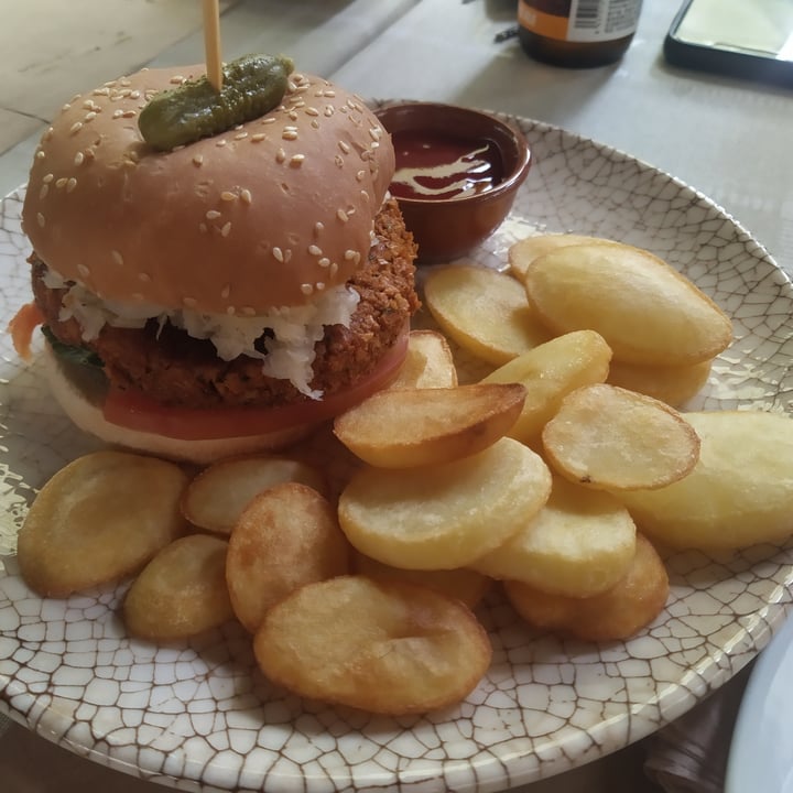 photo of Dorothy's Veggie Bistro Burger chukrut shared by @luciernagaencendida on  12 Oct 2021 - review