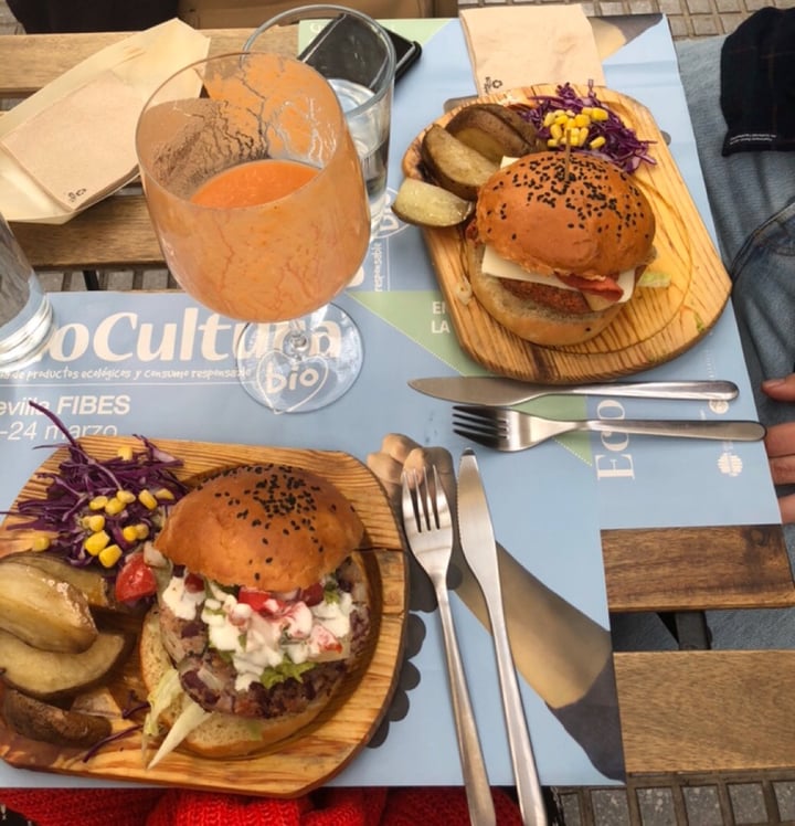 photo of Veganitessen Vegan burger shared by @ashuuuuni on  31 May 2019 - review