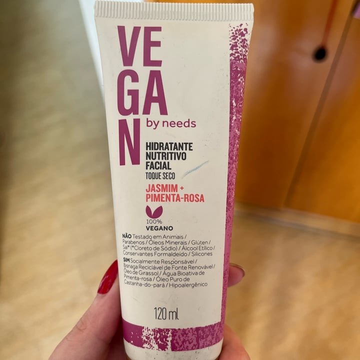 photo of Needs Hidratante Nutritivo Facial Jasmin E Pimenta-Rosa shared by @biacmuller on  07 May 2022 - review