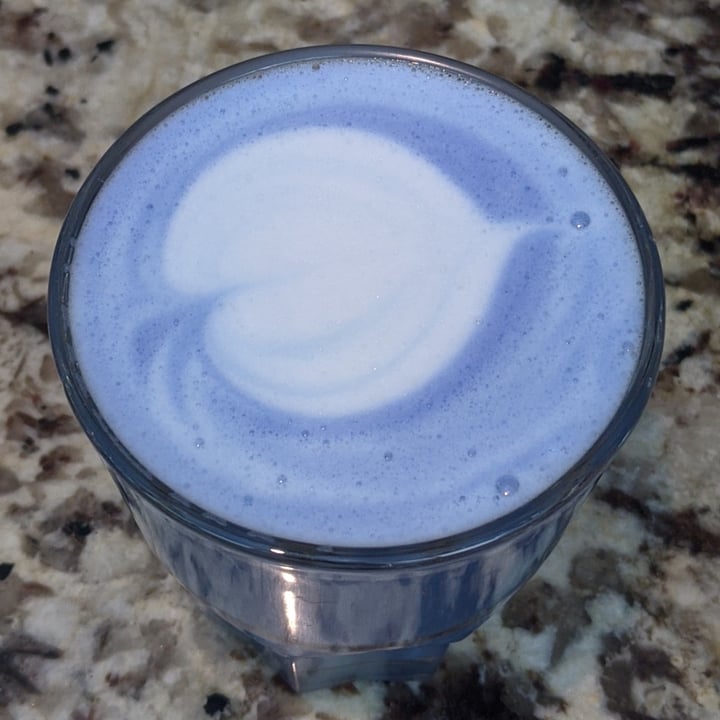 photo of Tiong Bahru Bakery Blue Bell Coconut Latte shared by @bornvegetarian on  23 Dec 2020 - review