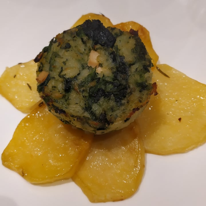 review photo of Le Radici Ristorante Pasticciotto Di Scarole E Patate Con Tofu Con Patate Al Forno shared by @peperonebio on 02 Apr 2022 - review
