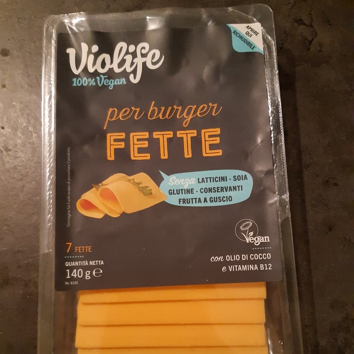 review photo of Violife Fette per burger shared by @naimanotfound on 20 Apr 2022 - review
