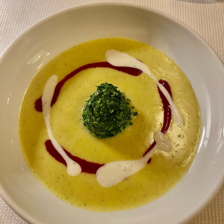review photo of Joia Insalata con Avocado e Salsa di Lamponi shared by @bosettialessandra on 15 Apr 2022 - review