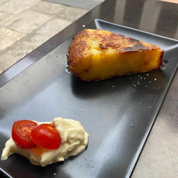 review photo of B-12 Restaurant Bar Vegà Tortilla de Patatas Sin Huevo shared by @taniavg on 29 Jun 2021 - review