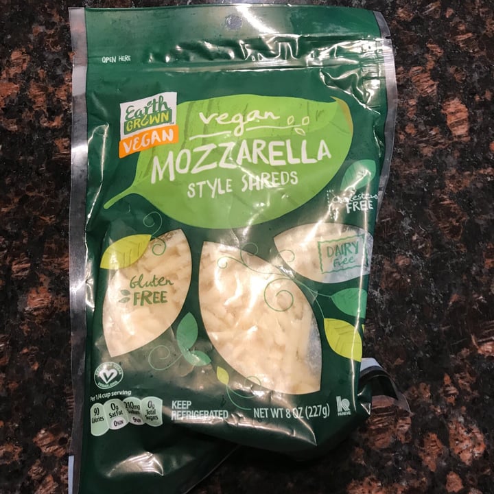 photo of Earth Grown Vegan Mozarella Style Shreds shared by @beachniece on  21 Aug 2019 - review