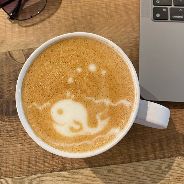 photo of GAIL's Bakery West Hampstead Oat milk latte shared by @nicole0710 on  02 Oct 2021 - review