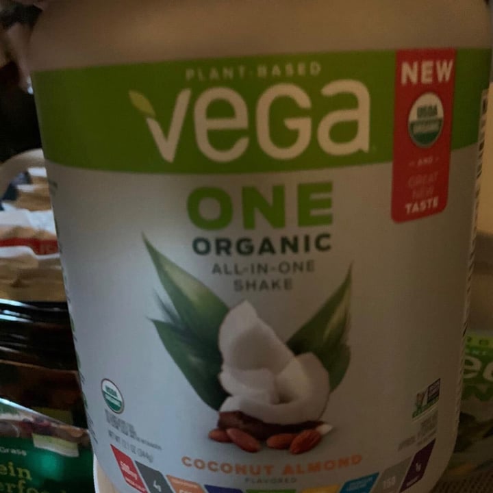 photo of Plant-Based Vega  Protein & Greens Coconut Almond shared by @papiisgoingvegan on  29 Jun 2020 - review