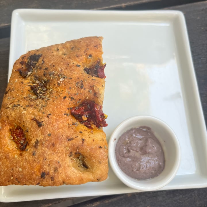 photo of Stuzzi foccacia de tomate seco shared by @humantay on  09 Jul 2022 - review