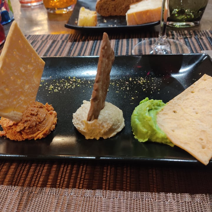 photo of GingerGi Veggie-Pop restaurant Trittico di hummus shared by @lauranguis on  29 May 2022 - review