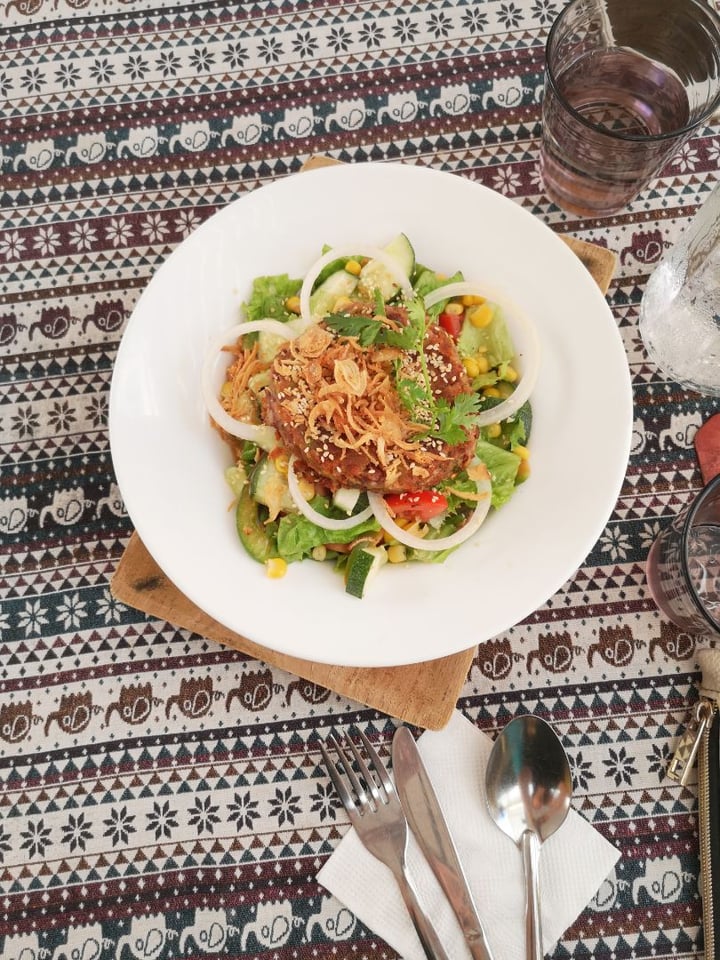 review photo of Nook Eatery Vegan Burger Salad shared by @mocniknina on 01 Nov 2019 - review