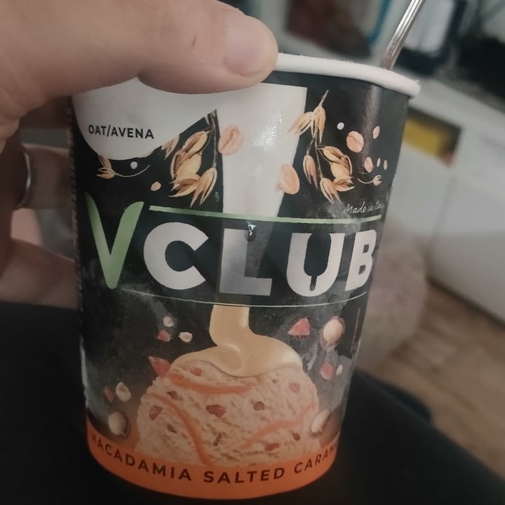 photo of VClub Gelato Macadamia E Caramello Salato shared by @veraviale on  13 Oct 2022 - review