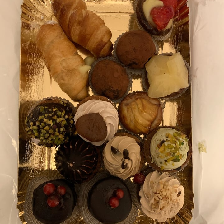 review photo of Pasticceria Caffetteria Larocca pasticcini vegani shared by @lorella67 on 11 Nov 2022 - review