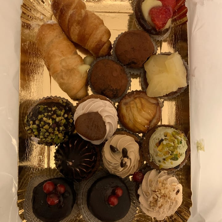 photo of Pasticceria Caffetteria Larocca pasticcini vegani shared by @lorella67 on  11 Nov 2022 - review