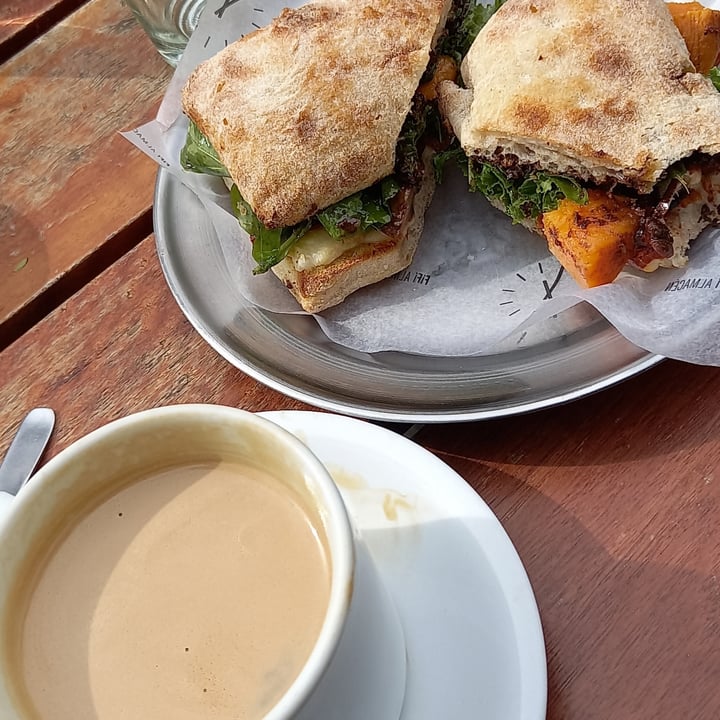 review photo of Fifi Almacén Sandwich En Ciabatta De MM shared by @laritacaplan on 10 May 2021 - review