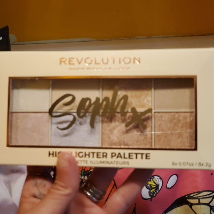 review photo of Revolution Beauty Revolution Beauty London Soph X Highlighter Palette shared by @sarbear420 on 10 Oct 2021 - review