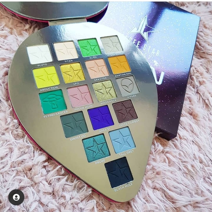 review photo of Jeffree Star Cosmetics Alien shared by @alicebm on 08 Nov 2020 - review