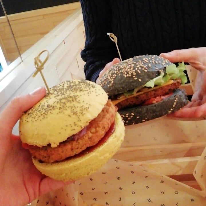 photo of Flower Burger Spicy Cecio shared by @alessias on  20 Jun 2021 - review