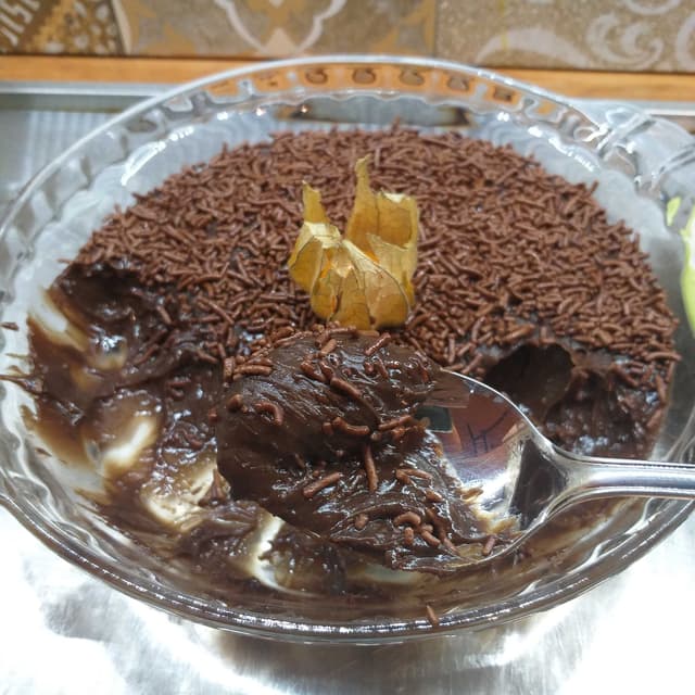 Photo of the dish “Pazedeiro de chocolate com granulado”
