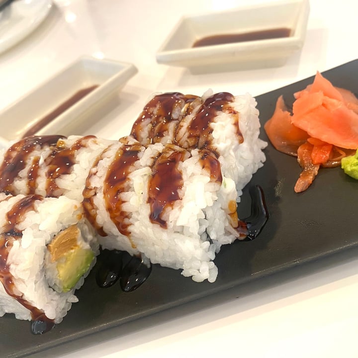 photo of VeGreen Vegetarian Fusion Restaurant Philadelphia Roll shared by @magickandmusic on  29 Jul 2021 - review