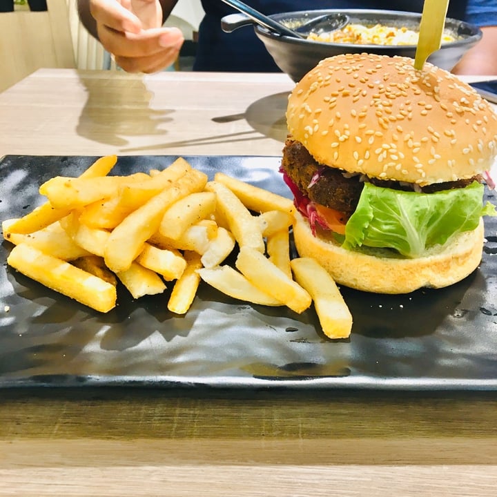 photo of Greendot Vivocity Lentil Mushroom Burger W Tahini Sauce shared by @herbimetal on  23 Feb 2020 - review
