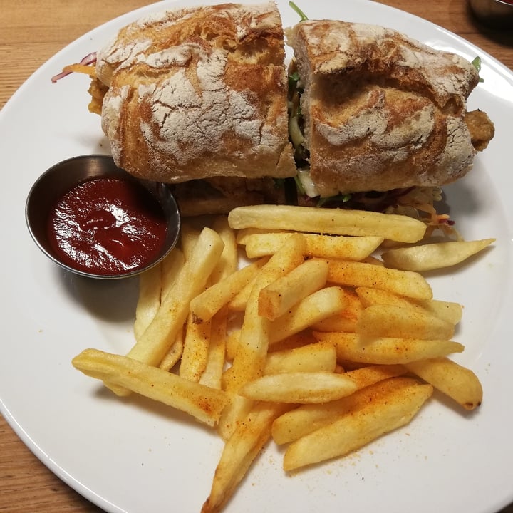 photo of Knead Buttermilk chicken burger shared by @abidjappie on  07 Feb 2022 - review
